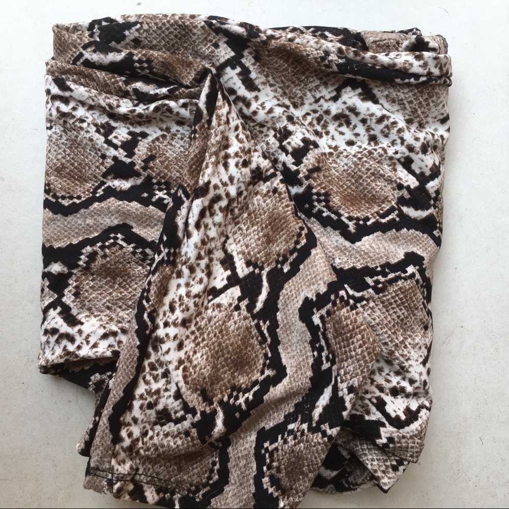 2 piece Snake Print outfit - Picture 3 of 5
